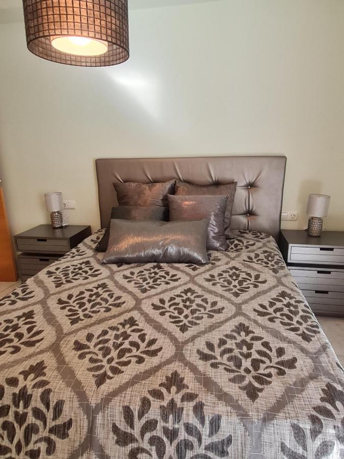 Elegant 2-Bedroom Apartment In Benidorm With Private Pool And Scenic Garden Views กาลา เด ฟีเนสตรัต ภายนอก รูปภาพ