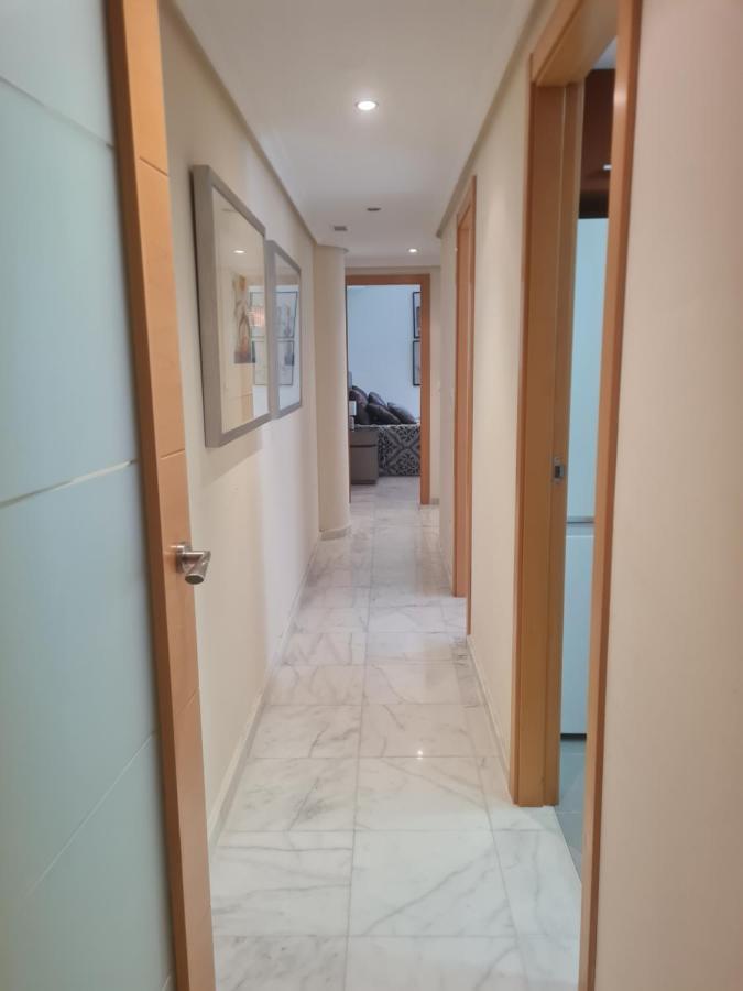 Elegant 2-Bedroom Apartment In Benidorm With Private Pool And Scenic Garden Views กาลา เด ฟีเนสตรัต ภายนอก รูปภาพ