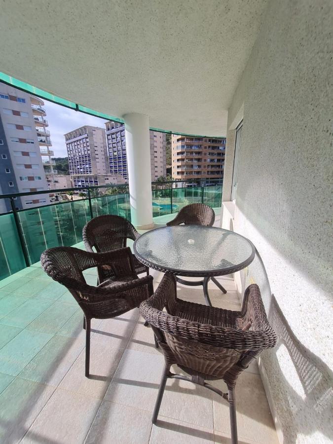 Elegant 2-Bedroom Apartment In Benidorm With Private Pool And Scenic Garden Views กาลา เด ฟีเนสตรัต ภายนอก รูปภาพ