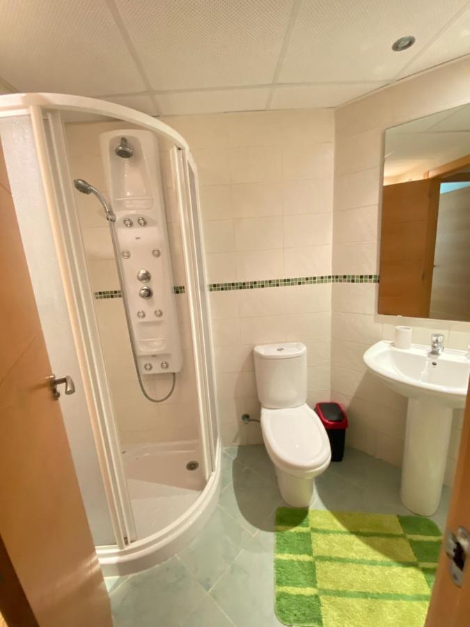 Elegant 2-Bedroom Apartment In Benidorm With Private Pool And Scenic Garden Views กาลา เด ฟีเนสตรัต ภายนอก รูปภาพ